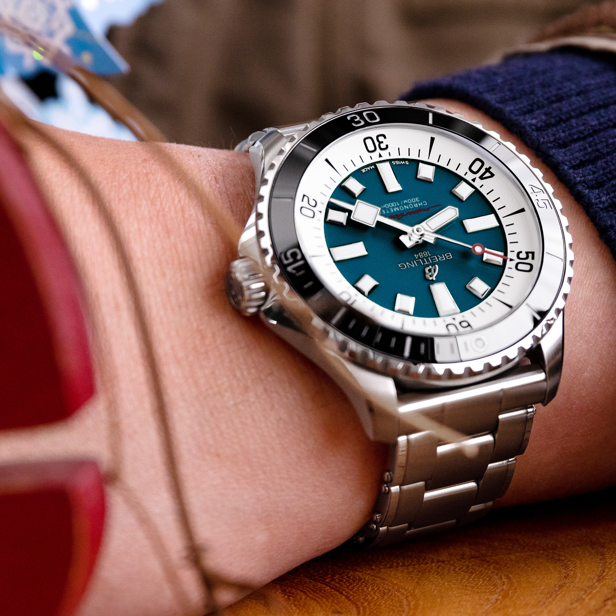 Breitling百年靈 在SuperOcean Automatic 44超級海洋自動腕錶中展現了風格與功能的典範！